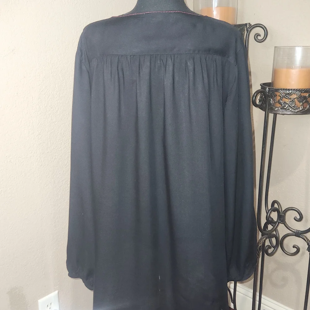 Nine West Vintage America‎ Elegant Black Blouse with Pink Embroidery - Picture 2 of 6